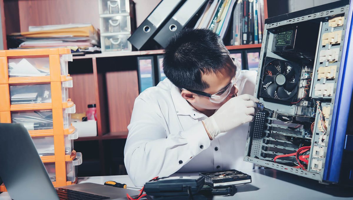 the-technician-repairing-the-computer-computer-hardware-repairing-upgrade-and-technology (2) (1)